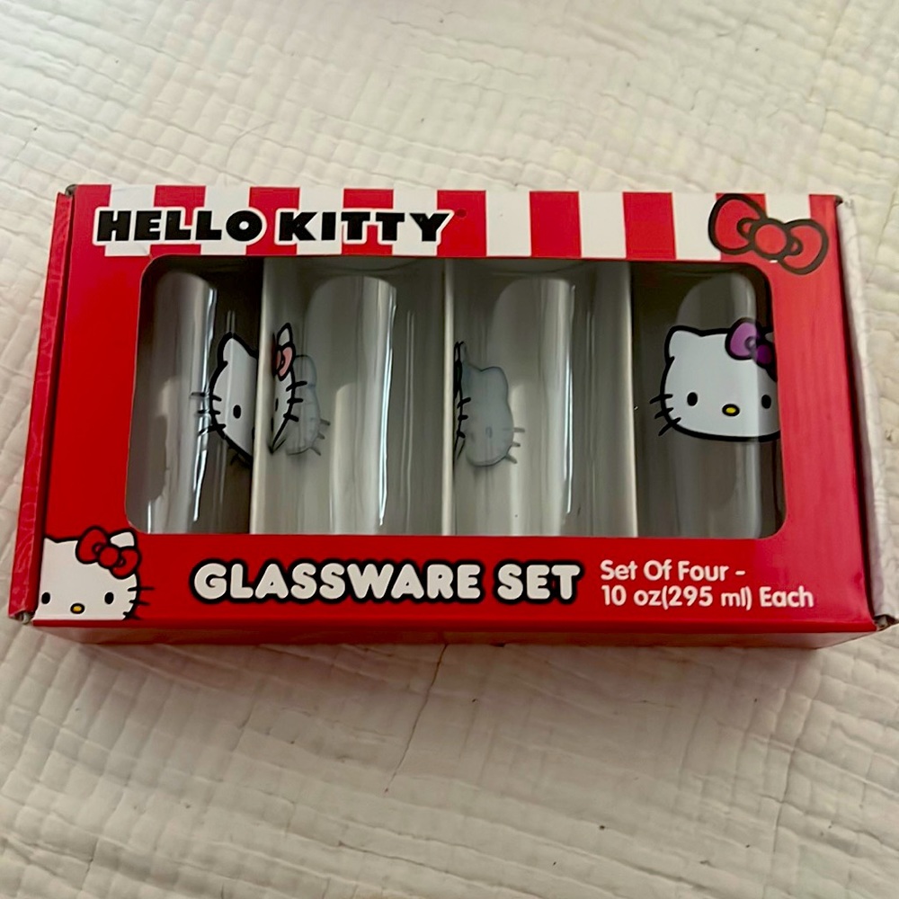 Hello Kitty Glassware Set